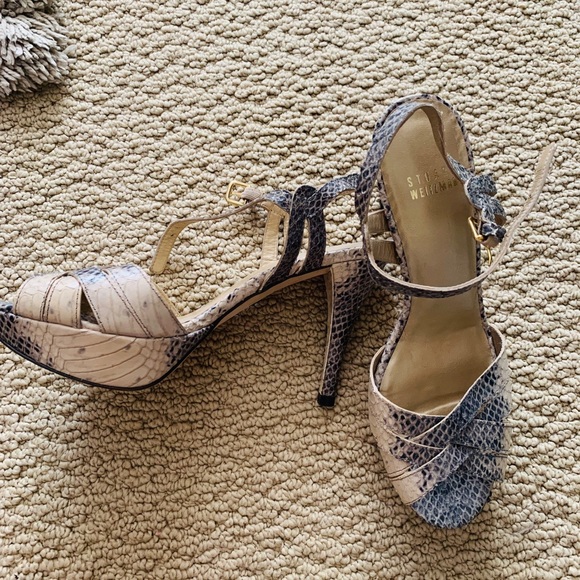 Stuart Weitzman - Picture 3 of 4